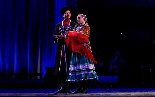 Пою и сердцем, и душой