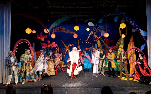 СЕМЕЙНЫЙ СПЕКТАКЛЬ  «КАК БУКАШЕЧКИ НОВЫЙ ГОД СПАСЛИ» 