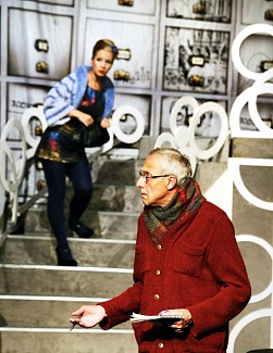 ПОПУГАИХА И ЦЫПЛЁНОК (или «Ищите женщину")