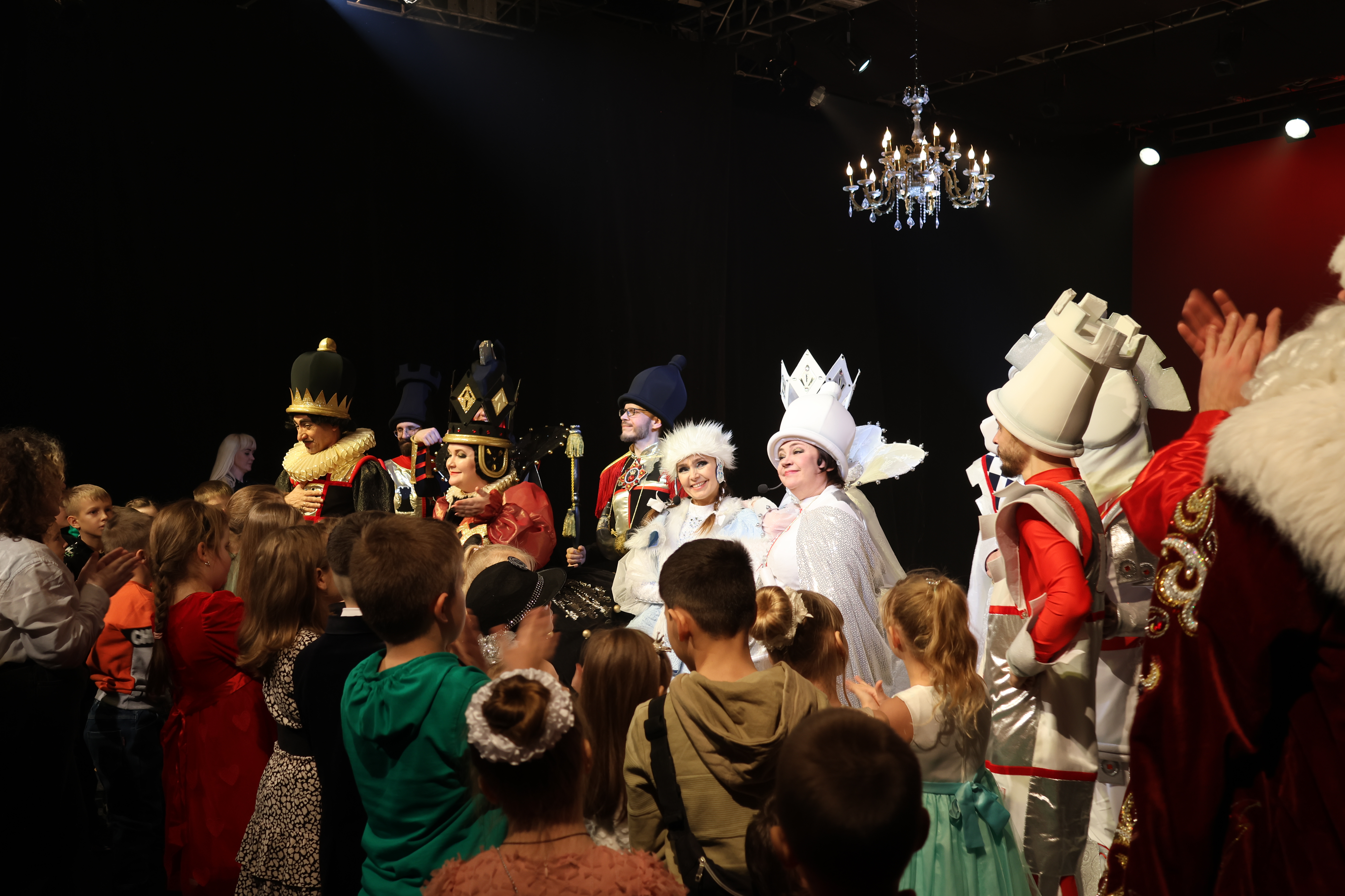 Семейная ёлка Молодёжного театра «Новый год в Шахматном королевстве» или «Тайна Белого Короля». 