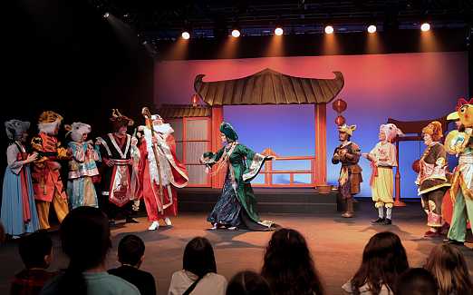 СЕМЕЙНАЯ ЁЛКА  МОЛОДЁЖНОГО ТЕАТРА  «Невероятный Новый год»